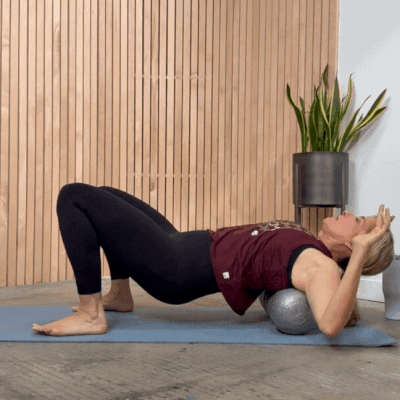 Upper Back Mobilizer Foam Rolling with FIT4MOM Lisa Druxman.gif